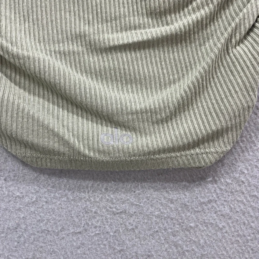 Alo Yoga Crop Top Womens 17.5x12.5 Sage Green Ribbed Athleisure Long Sleeve